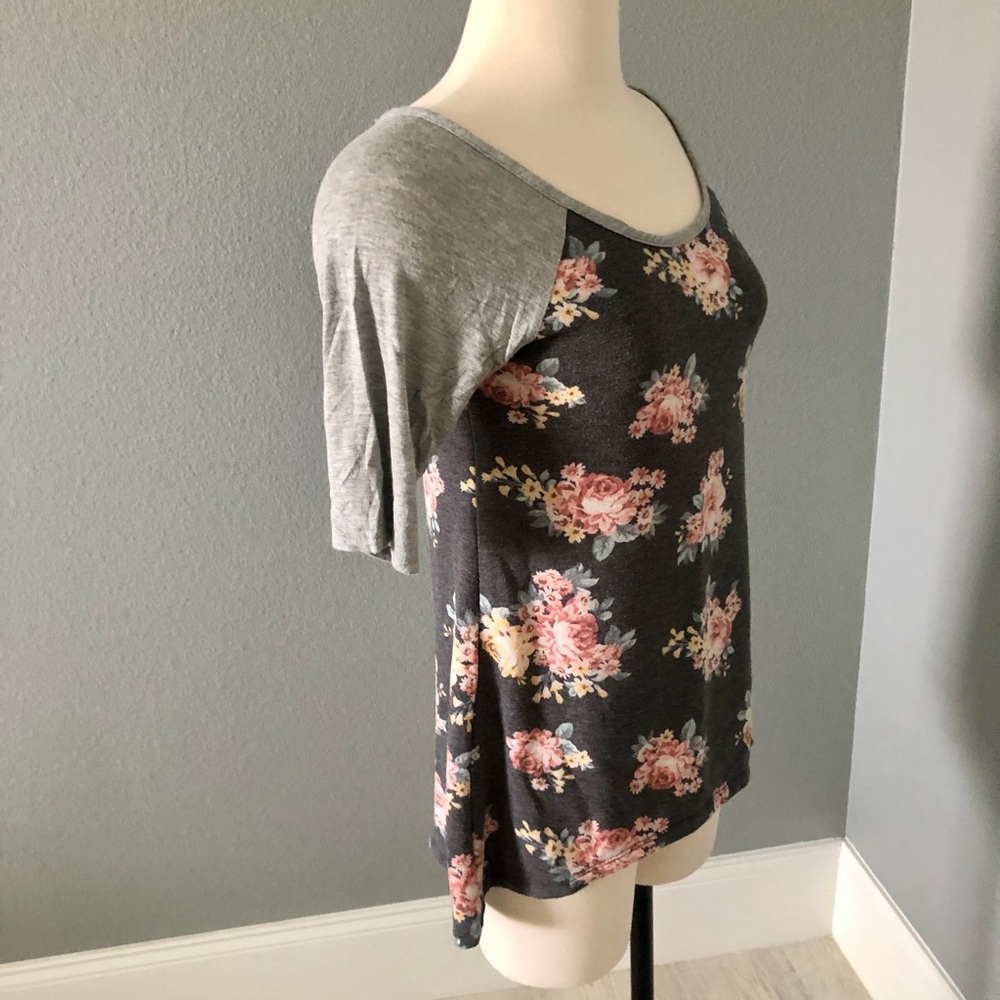 Threads Studio Floral High-Low Raglan T-Shirt Blouse - Picture 10 of 16
